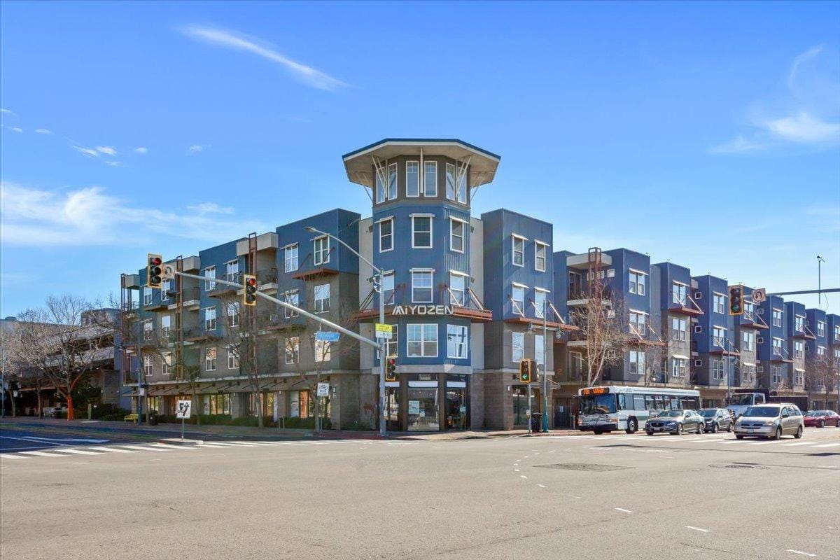 Exterior view of Andante Condominiums for Rent in Emeryville in the East Bay